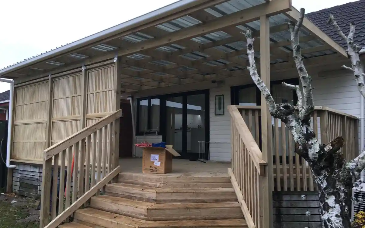 Custom-built deck and pergola in Auckland, solving an outdoor layout standard products could not resolve Custom-built deck and pergola in Auckland, solving an outdoor layout standard products could not resolve