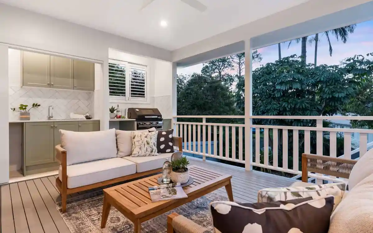 Open-plan Auckland kitchen tested for aisle widths, landing zones and circulation in kitchen layout planning Open-plan Auckland kitchen tested for aisle widths, landing zones and circulation in kitchen layout planning
